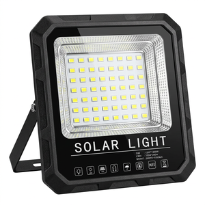 ไฟสปอร์ตไลท์ LED พลังงานแสงอาทิตย์ 300W 400W IP65 สำหรับสวนภายนอกอาคาร ตัวเรือนอะลูมิเนียมหล่อขึ้นรูป แสงสีขาว 5000K พร้อมรีโมทคอนโทรล - Product Image 1