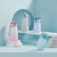 Bouteille d'eau portable Yiben 1,1 L en plastique avec logo personnalisé, corde et paille, pour le sport et la motivation