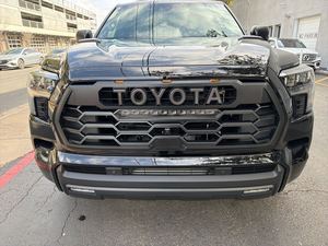 Maravillosa Toyota Sequoia TRD Pro 4WD Híbrida 2025 Usada, Negra, con Interior Rojo, Asientos <span class=keywords><strong>de</strong></span> Cuero, Sistema <span class=keywords><strong>de</strong></span> Navegación y Techo Panorámico - Product Image 4