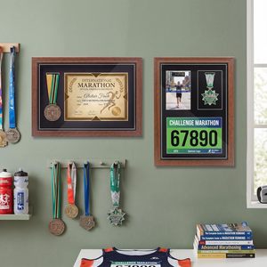 Cadre mural en <span class=keywords><strong>bois</strong></span> pour médailles de marathon, design 3-en-1 avec passe-partout, pour dossards de <span class=keywords><strong>course</strong></span>, médailles, photos et certificats, avec verre véritable - Product Image 4
