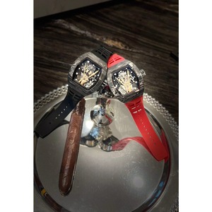 New Materials Integrated Into Traditional Manufacturing Processes Exquisite Appearance Carbon Fiber Mechanical <b>Watch</b> - Product Image 2