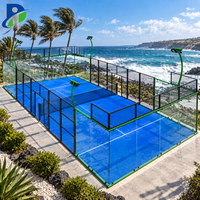 Terrain de padel Inolp pour zone à fort vent 20 x 10 m, structure galvanisée renforcée, verre trempé