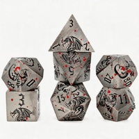 Lot de dés en métal Dragon en laiton antique robuste et écologique, émail vert, polyédriques, 7 pièces, pour D&D et RPG, avec logo personnalisé