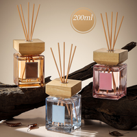 Diffuseur d'huiles essentielles sans flamme en rotin boisé oriental de luxe italien, expérience olfactive supérieure, longue durée (60-90 jours) pour la maison