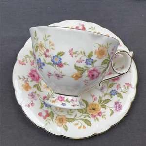 Juego de Tazas y Platos de Porcelana China Retro Occidental para Té de la Tarde, Diseño Romántico Francés con Flores Rosadas, Regalo de Lujo - Product Image 4