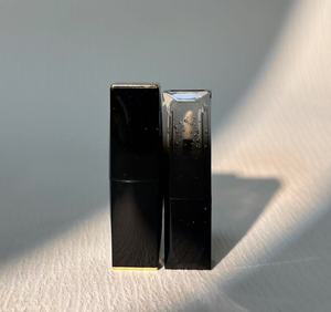 La crema idratante per labbra minerali carezza da viaggio con una sensazione di seta con colori ricchi può rendere le labbra carnose e rosee - Product Image 2