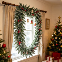 Guirlande de Noël artificielle avec aiguilles de pin et lumières, idéale pour la décoration d'hôtels, les vitrines de centres commerciaux