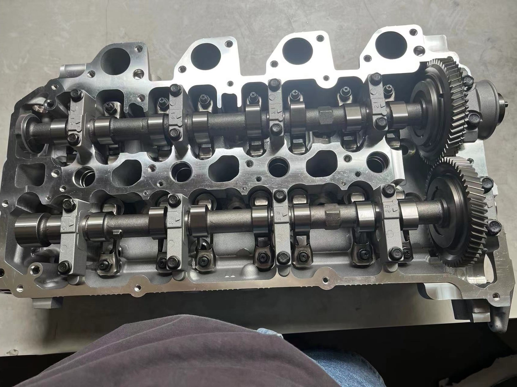 4D56U Assembly 1005A560 - Complete Cylinder Head for