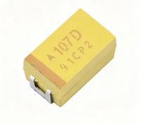 En stock TAJD107K020RNJ Condensateur à puce en tantale solide à montage en surface Composant passif