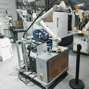Cobot 6 axes HWINT pour une production efficace et une utilisation conviviale, idéal pour l'emballage de colis, la palettisation et la manutention de matériaux en entrepôt - Product Image 1