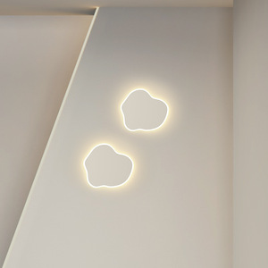 Lampe murale minimaliste d'Asie du Sud-Est, éclairage LED simple pour chambre à coucher, design créatif, salon, bureau, couloir, en céramique - Product Image 3