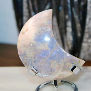 Venta al por mayor de piedras de luna azules naturales brillantes talladas, artesanías de cristal pulido, luna azul para decoración del hogar o regalo - Product Image 1