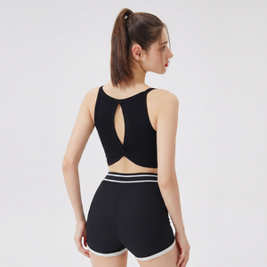 Top Deportivo para Mujer al por Mayor con Cuello en U, Espalda con Aberturas y Detalle Trenzado, Sujetador Deportivo con Almohadillas Removibles, Top Corto sin Mangas para Yoga y Fitness - Product Image 1