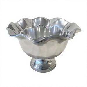 Bol à fruits décoratif de style floral sur piédestal, fait main, pour servir les aliments lors de fêtes et d'événements, design personnalisable - Product Image 1