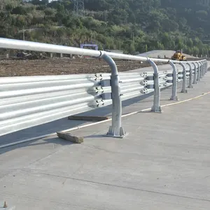 Barreira de rolos anti-colisão em aço para rodovias Q235 Q345 para segurança no trânsito