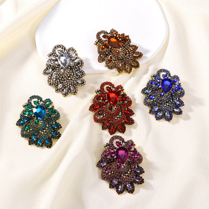 Broche Feminino Retrô Europeu e Americano com Cristais e Strass Exagerados, Acessório para Casaco e Terno, Presente para Festa - Product Image 3