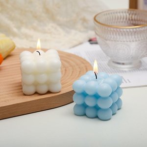 Velas Aromáticas de Cera de Soja Artesanais de Luxo - Cubo Mágico Colorido com Logo Personalizado, Múltiplas Fragrâncias para Feriados e Casamentos - Product Image 1