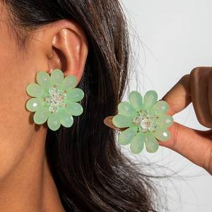 J 2026 Nuevos Pendientes de Aleación con Diseño Floral Bohemio Verde para Mujer, Joyería Dulce para Vacaciones, Accesorio de Moda al por Mayor - Product Image 6