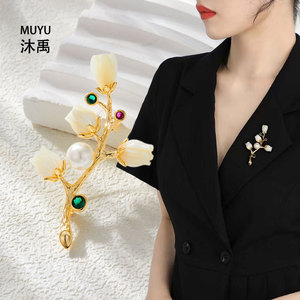 MUYU Lily Of The Valley Brooch Gold Pearl Flower Pin Women's Fashion Gift Jewelry - Product Image 1
