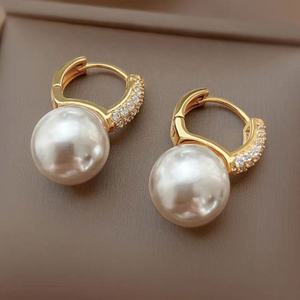 Boucles d'oreilles en perles de diamant pour femmes, tendance, pour les soirées, plaquées or 14 carats, sur mesure, design irrégulier délicat, bijoux de mode coréenne - Product Image 2
