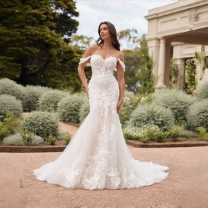 Nouvelle Arrivée Robe de Mariée Sirène en Dentelle Brodé, Col Cœur, Sans Bretelles, avec Longue Traîne - Product Image 1