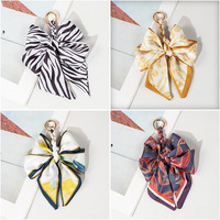 Gran Lazo de Seda con Cinturón para Bolso de Mujer, Colgante Decorativo para Bolso, Lazo con Patrón Geométrico y Anillo Dorado para Accesorios de Bolsos DIY