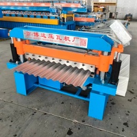 Machine de formage à rouleaux pour panneaux muraux métalliques en carton ondulé, à effet vague d'eau, pour carreaux de placage