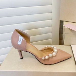 เทรนด์แฟชั่นปี 2026 รองเท้าส้นสูงหัวแหลมประดับมุกสีขาวสุดหรูสำหรับเจ้าสาว  หนังแท้ ใส่สบาย เหมาะสำหรับงานแต่งงาน - Product Image 4