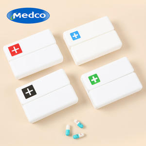 Pilulier portable à 7 compartiments avec fermeture magnétique, étui de rangement blanc pour médicaments, idéal pour les voyages et l'usage quotidien - Product Image 4