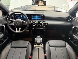 Mercedes-Benz Classe A restylée 2021, berline sport 180 L, 50 000 km, extérieur blanc, véhicule d'occasion, norme Euro VI, 100-150 ch - Product Image 4