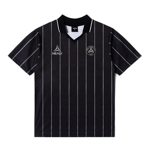 Custom zwart gestreept voetbaltenue heren retro V-hals polokraag ontwerp ademend sportkleding met uw logo en nummer - Product Image 1