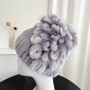 Chapeau d'hiver pour femme en vraie <span class=keywords><strong>fourrure</strong></span> de lapin Rex, design floral latéral tendance, ultra doux et chaud pour les activités extérieures par temps extrêmement froid - Product Image 6