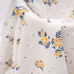 Tela de alta calidad con estampado de puntos jacquard y puntos suizos para prendas de moda. - Product Image 6
