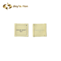 Étiquette de marque textile tissée personnalisée Jinyi pour vêtements, étiquette en tissu satiné pour ourlet, col, vêtements, sacs, t-shirts
