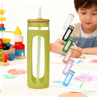 Bouteille en verre sans BPA avec couvercle en bambou, manchon en silicone coloré et paille pour une hydratation saine et la décoration de la maison