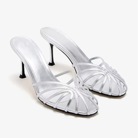 Prix de gros, logo personnalisé, mules pour femmes, bout rond, talons aiguilles, cuir verni noir, sandales à talons hauts pour femmes