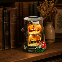 Maison de fée en résine sur tronc d'arbre, statue avec lumière LED solaire, maison d'elfe miniature à deux étages, maisonnette champignon et fleur peinte à la main pour patio et jardin