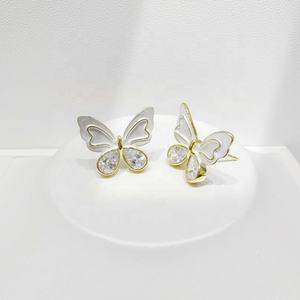 Pendientes de plata 925 al por mayor, coloridos, de verano, para niñas, a la moda, chapados en oro, coreanos, pequeños, con forma de flor, trébol y mariposa. - Product Image 2