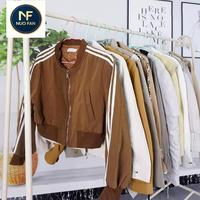 Vêtements d'occasion - Vestes courtes pour femmes de classe A, printemps/automne, styles, tailles et couleurs variés. Quantité minimale de commande : 500 kg