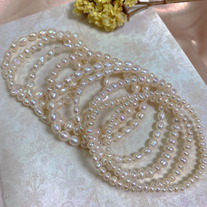 महिलाओं के लिए सरल लोचदार धागा जकड़न ताजा पानी मोती कंगन - Product Image 2