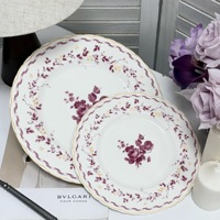 Assiettes en céramique florales roses vintage, assiettes à dîner en porcelaine de luxe à bord doré, plat à salade plissé côtelé pour la décoration de table de mariage