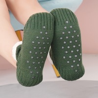 Chaussettes à la maison confortables à poignée courte antidérapantes Fuzzy Sherpa Floor Ankle Sock Super Warm Fleece Lined Thick Terry Slipper Socks With Gripper