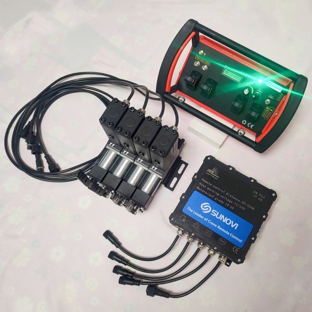 SUNOVI Factory Direct Sales Super Strong signal Wireless Truck Crane Remote Control Kit with Long Battery Screen