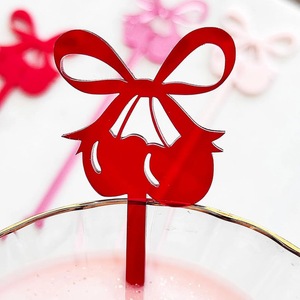 ที่คนค็อกเทลอะคริลิคสีชมพูแดงลายเชอร์รี่น้ำผึ้งและน้ำหวาน ของตกแต่งเค้กสำหรับงานวาเลนไทน์ ขนาด 15 ซม. อุปกรณ์เสริมสำหรับบาร์ - Product Image 4