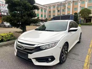 <span class=keywords><strong>Honda</strong></span> <span class=keywords><strong>Civic</strong></span> 1.5T Edición Deluxe Usado de <span class=keywords><strong>2018</strong></span> |   VTEC Turbo 177HP, Asientos de Cuero, Techo Solar Eléctrico, Cámara de Reversa, Automático, Volante a la Izquierda, Color Oscuro - Product Image 5