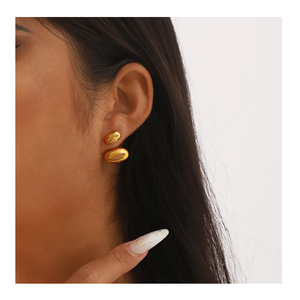 ต่างหูสแตนเลสสตีลแฟชั่นหรูหราสำหรับผู้หญิงต่างหูชุบทอง18K ดีไซน์พิเศษแบบเรียบง่ายสำหรับผู้หญิงจากอินเดีย - Product Image 4
