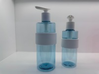 Flacon carré en PET de 300 ml et 500 ml pour lotion et shampoing avec manchon antidérapant blanc et pompe