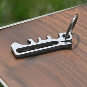 อุปกรณ์กลางแจ้งขายส่ง เครื่องมือ EDC พวงกุญแจรูปงูหางกระดิ่ง คลิปหนีบกระเป๋า หัวเข็มขัดสำหรับเดินป่า อุปกรณ์เสริมแขวนเร็ว - Product Image 6