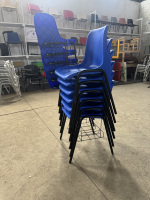 Chaise en plastique empilable avec pieds en acier thermolaqué, chaise commerciale pour restaurant, formation, école