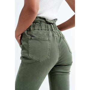 Vaqueros Mom con Cintura Elástica Tipo Bolsa de Papel en Color Caqui - Product Image 4